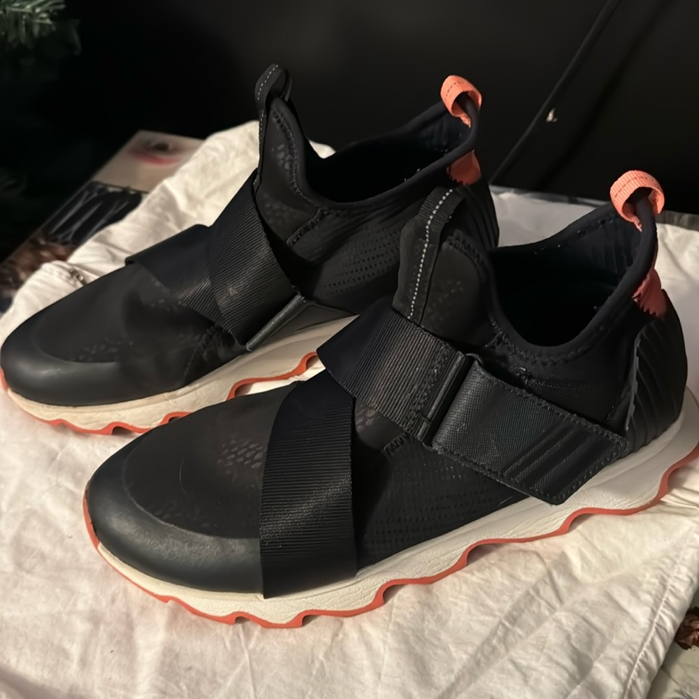 Stylish Black and Pink Women's Shoes